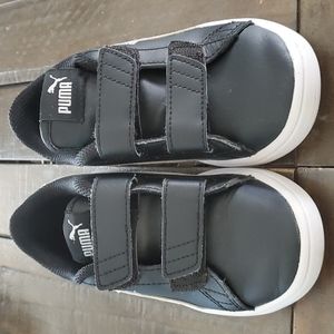 Toddler black velcro puma size 11c